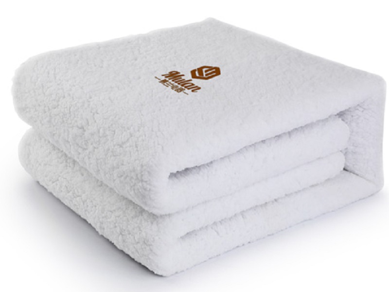 High-quality white Sherpa electric heated blanket for massage bed, showcasing the thick plush texture and durable construction of a MuLan brand spa blanket.